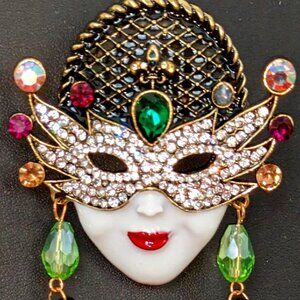 INTRIGUING MASK BROOCH